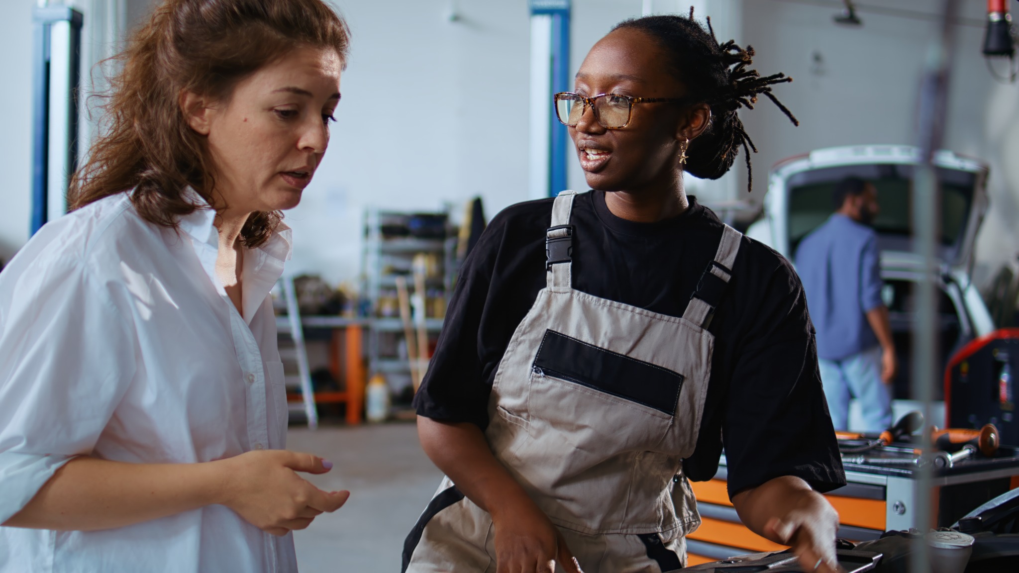 A workshop professional explaining practical work to a visitor